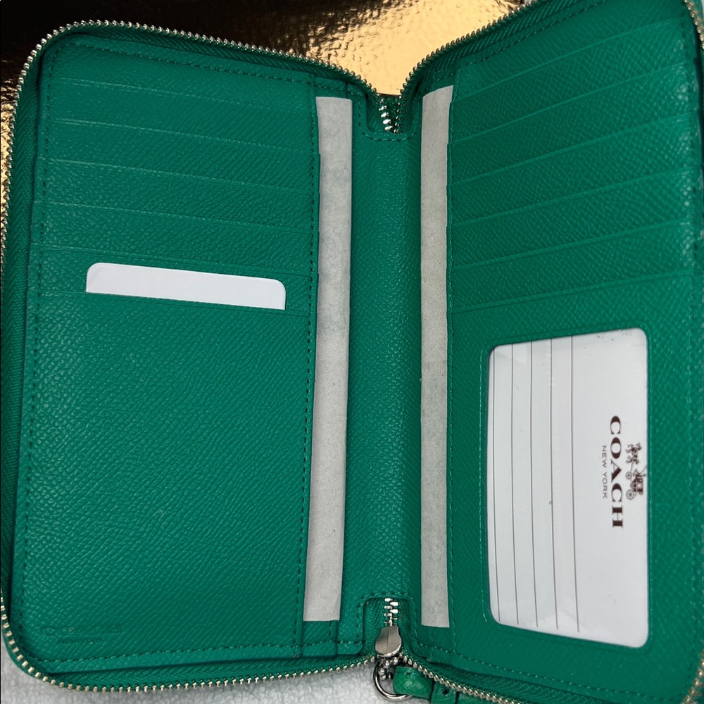 Coach Vibrant Green Leather Wristlet - Picture 7 of 8